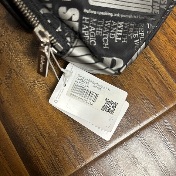 Lululemon Everywhere Belt Bag NWT - Picture 2 of 6